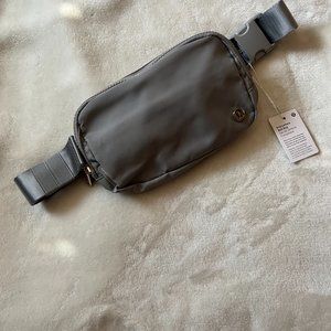 lululemon Everywhere Belt Bag 1L - gray